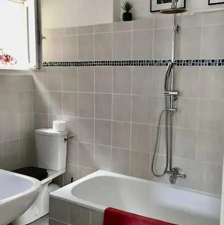 Calme Piscine -terrasse - Parking Gratuit