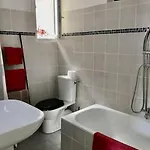 Calme Piscine -terrasse - Parking Gratuit Apartment Sainte-Maxime